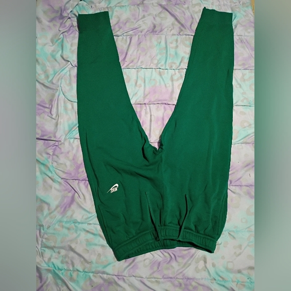 Nike Emerald Joggers - Picture 1 of 4